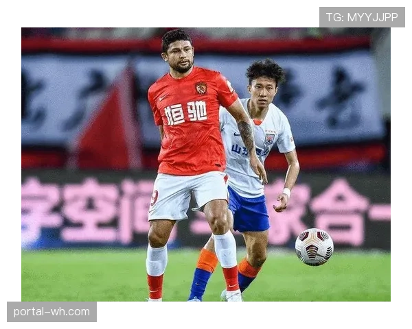 焦点时刻:关键时刻,转播信号同时呈现攻防双方教练的实时反应